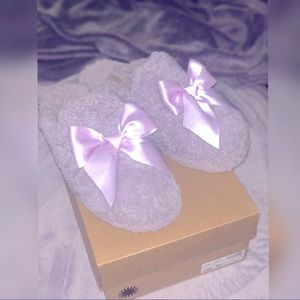 UGG Addison Slipper (Silk Bow)